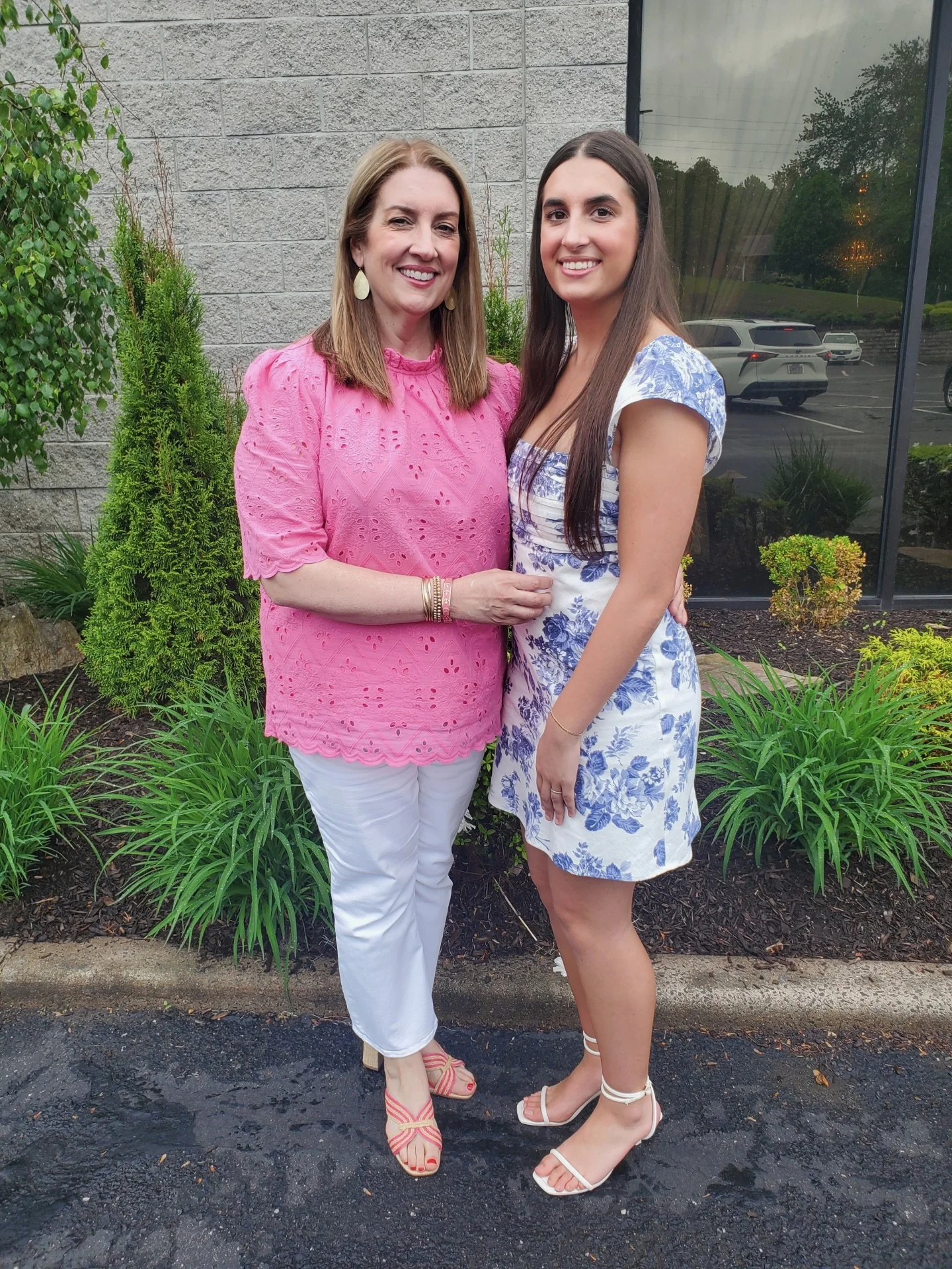 Cate Cruessqndmom.webp